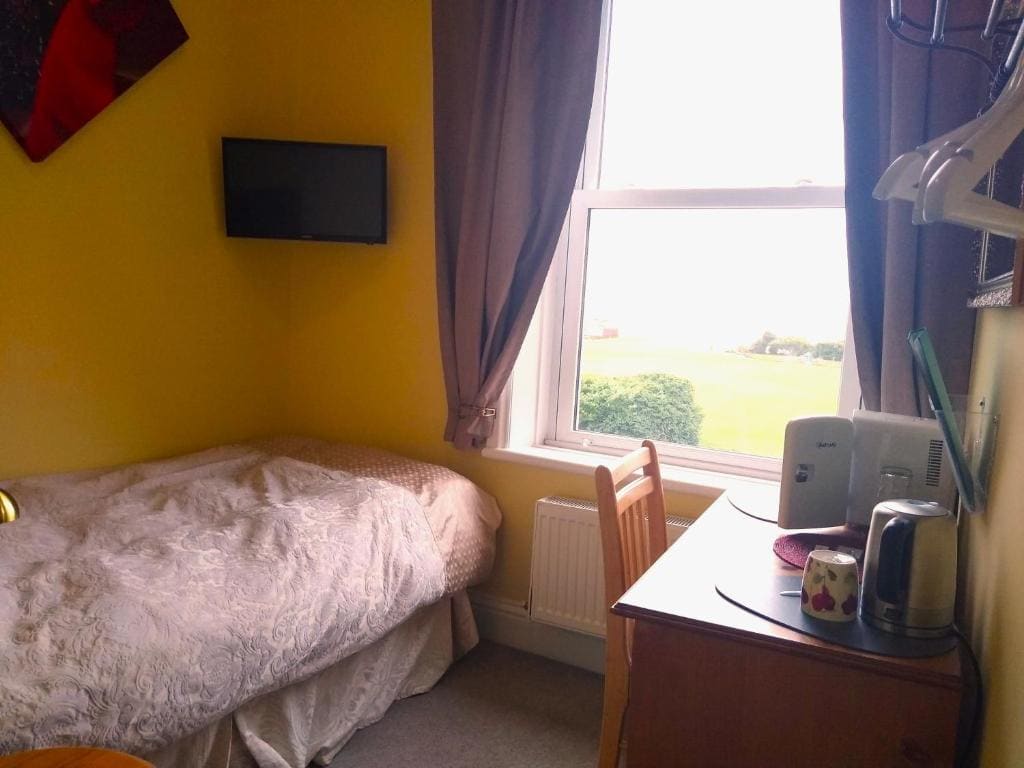 Single Room with Sea View room - Image 2