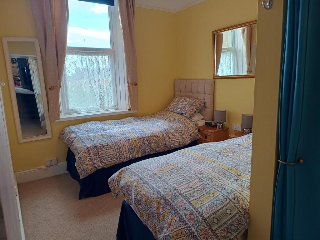 Twin Room with Bathroom room - Image 1