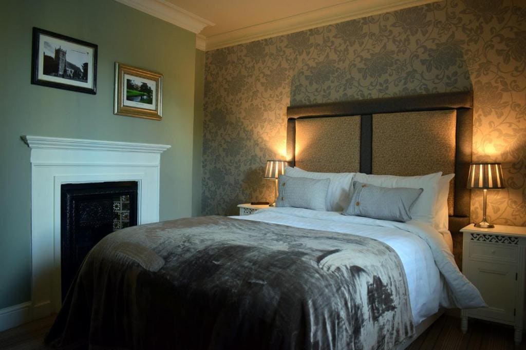Deluxe Double Room with Shower room - Image 2