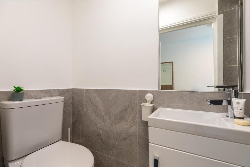 Single room with Private External Bathroom room - Image 3