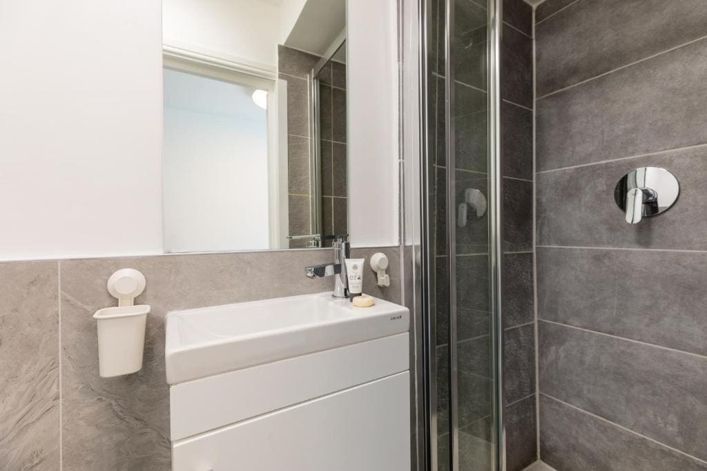 Single room with Private External Bathroom room - Image 2