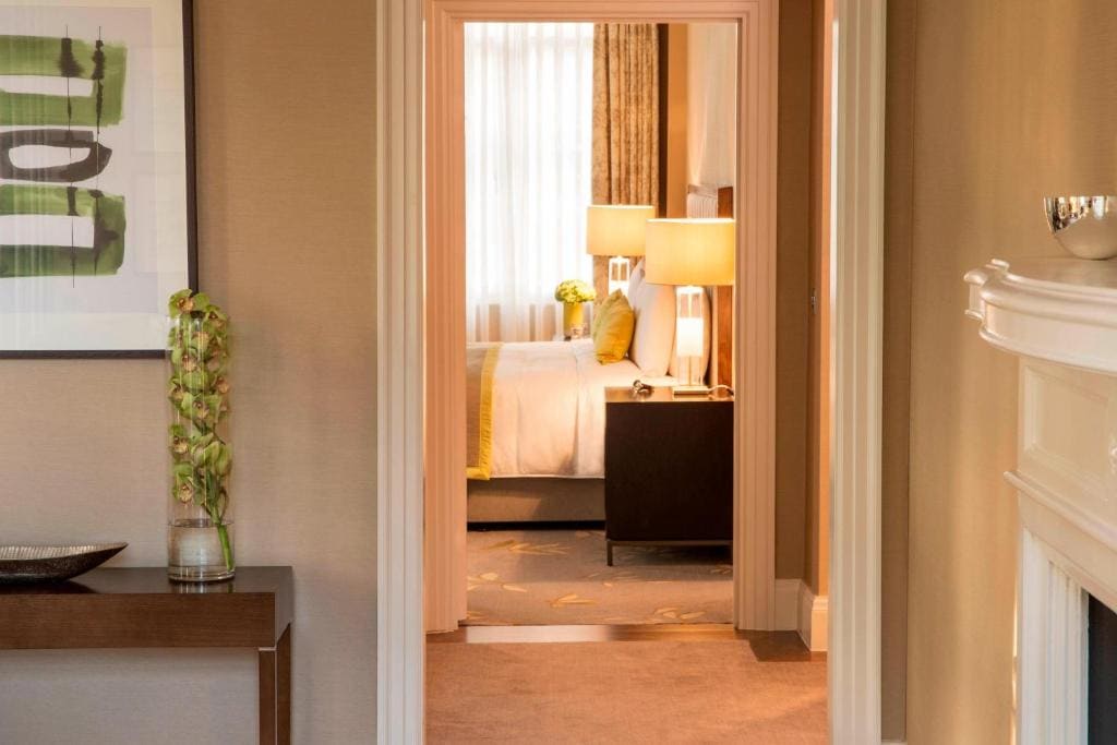 Premium Park View Suite, 1 King room - Image 3