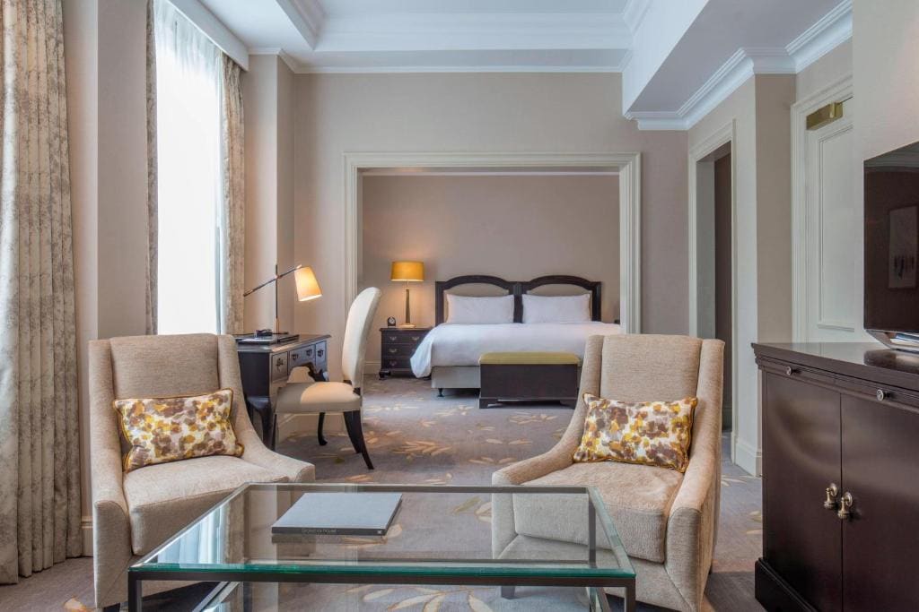 Deluxe Suite, 1 Queen room - Image 1