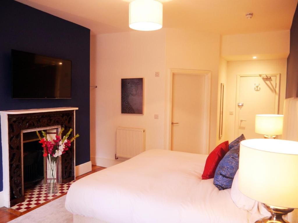 Deluxe Double Room with Bath room - Image 1