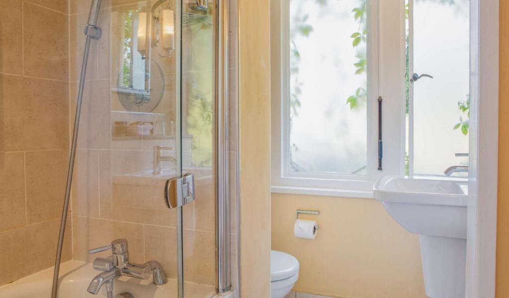 Standard Double Room - Non-Smoking room - Image 3