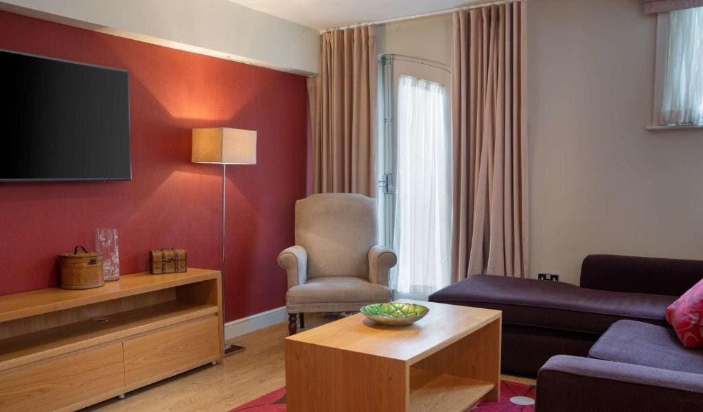 One-Bedroom Apartment room - Image 1