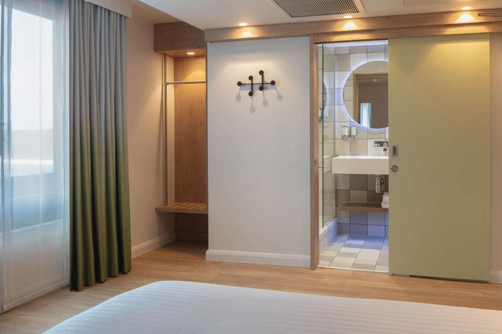 Queen Room with Sofa Bed room - Image 3