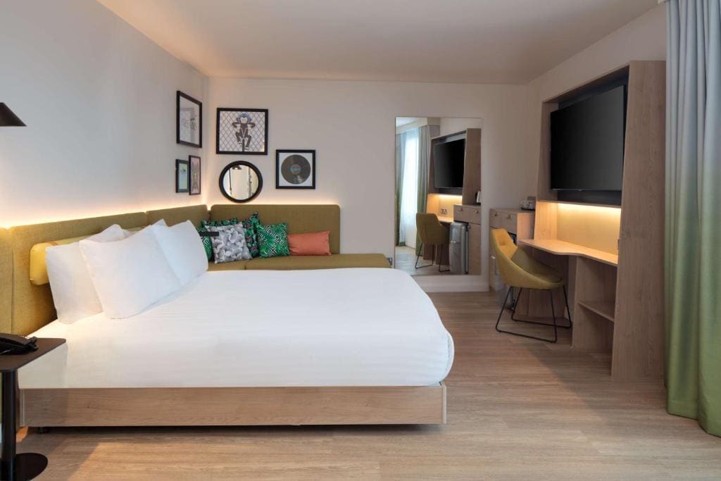 Queen Room with Sofa Bed room - Image 1