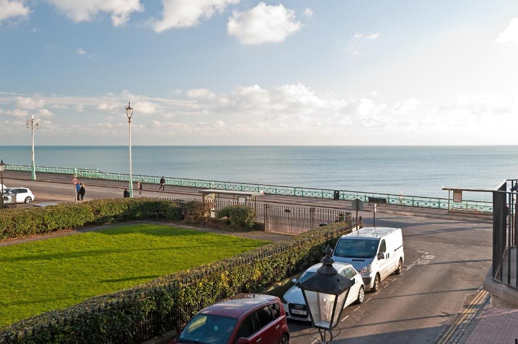 Double Room with En Suite Bathroom and Sea View room - Image 1