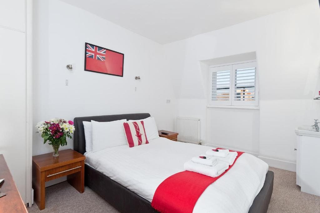 Double Room with En Suite Bathroom room - Image 2