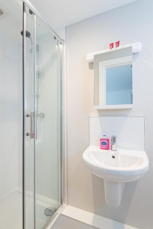 Double Room with En Suite Bathroom room - Image 1