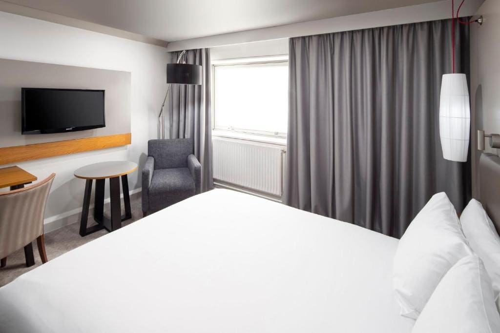 Standard Queen Room - Accessible room - Image 1