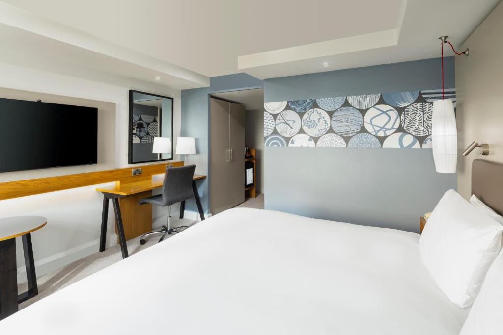 1 Super King Bed Premium Lounge Access room - Image 1
