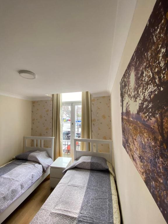 Twin Room with Balcony room - Image 2