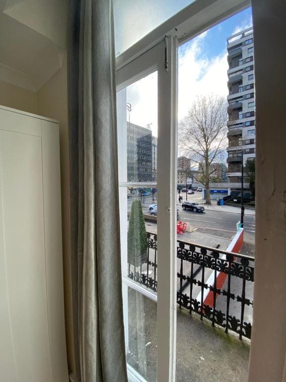 Double Room with Balcony room - Image 1