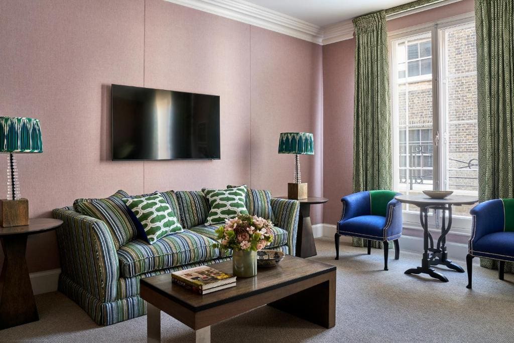 Deluxe Junior Suite room - Image 1