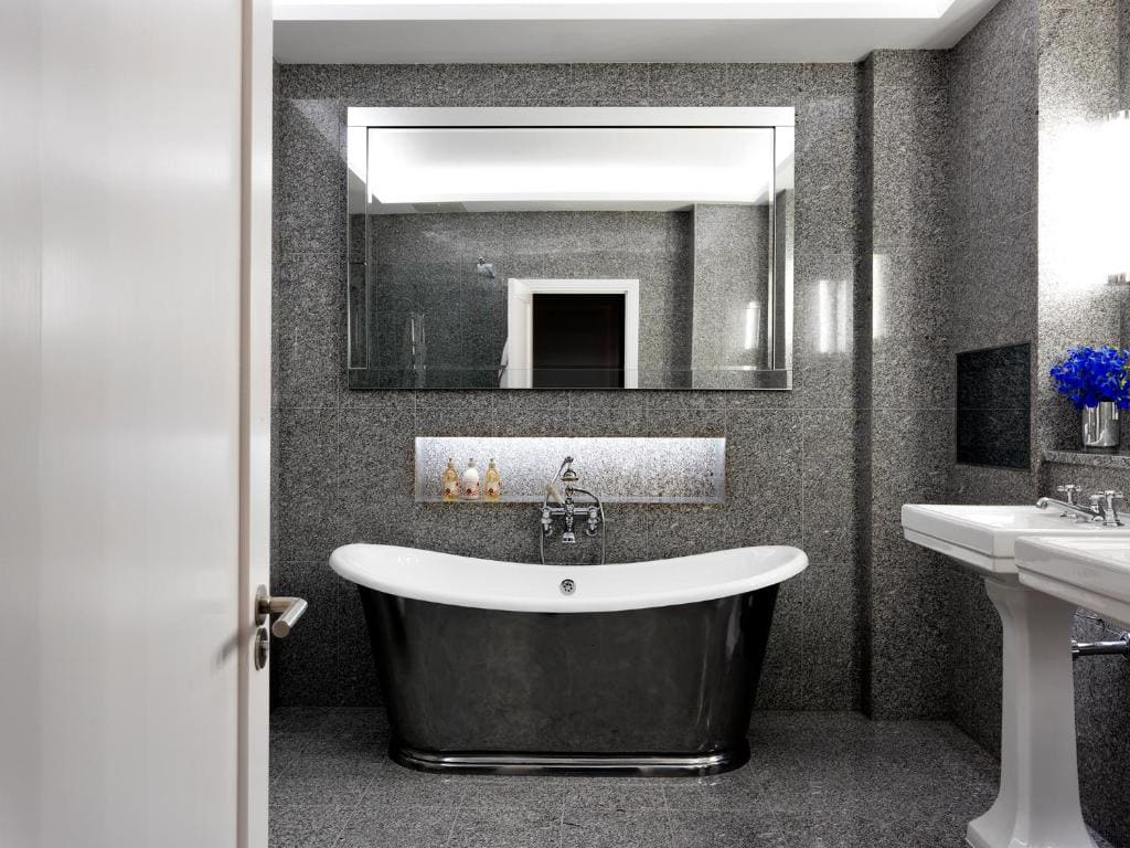 Deluxe Junior Suite room - Image 2