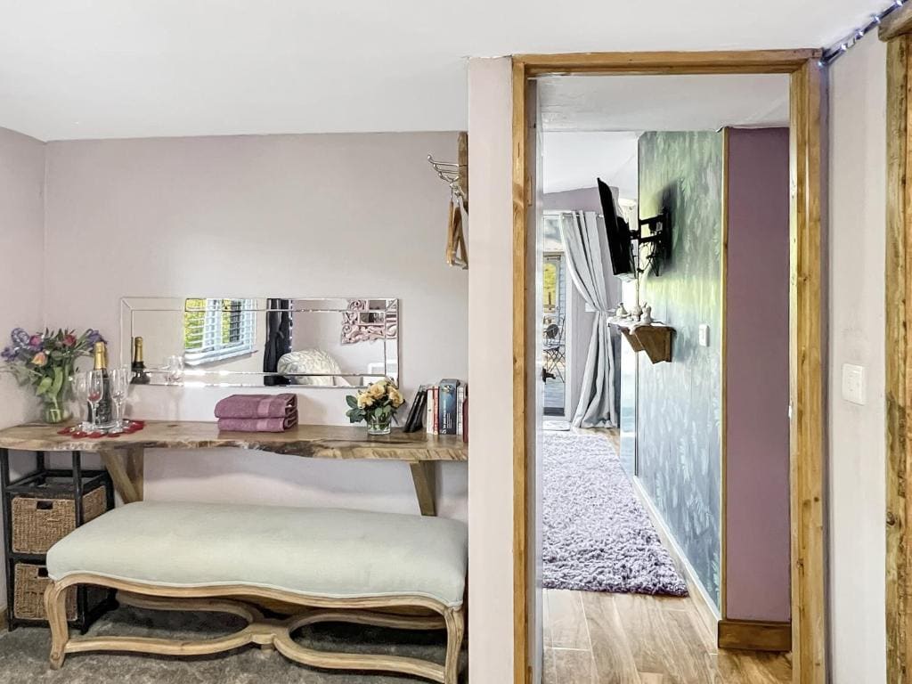 One-Bedroom House room - Image 1