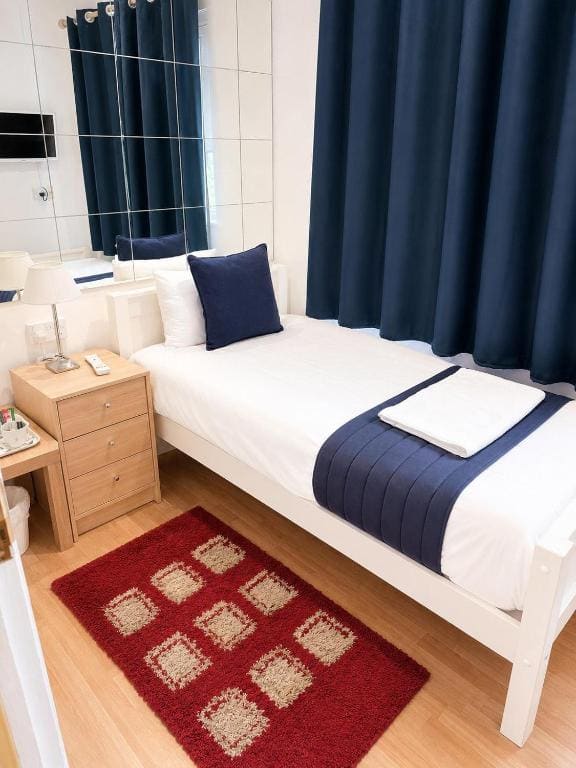 Deluxe Twin Room room - Image 3