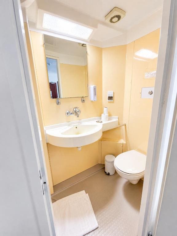 Superior Triple Room room - Image 1