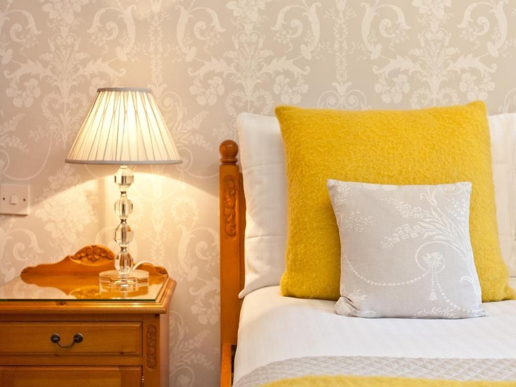 Deluxe Double Room with Shower room - Image 2