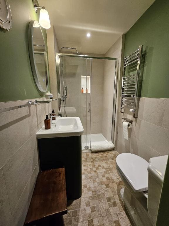 Deluxe Triple Room room - Image 1