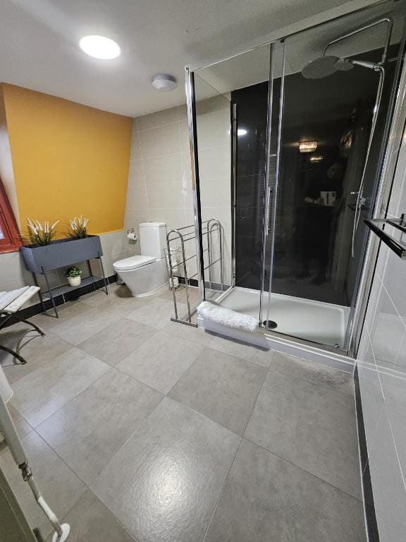 Twin Room with Private Bathroom room - Image 2