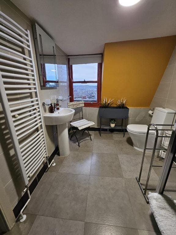 Twin Room with Private Bathroom room - Image 3