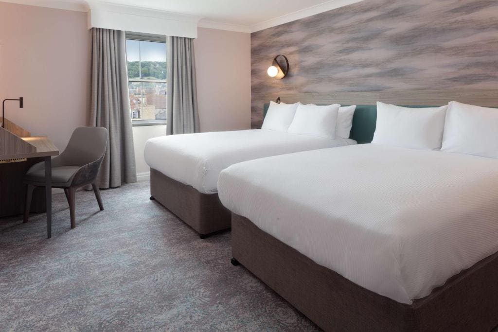 Superior Twin Room with Sofa Bed room - Image 3