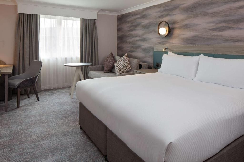 Superior King Room with Sofa Bed room - Image 1