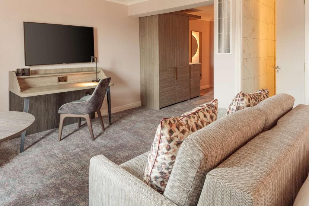 Superior Queen Room with Sofa Bed room - Image 2
