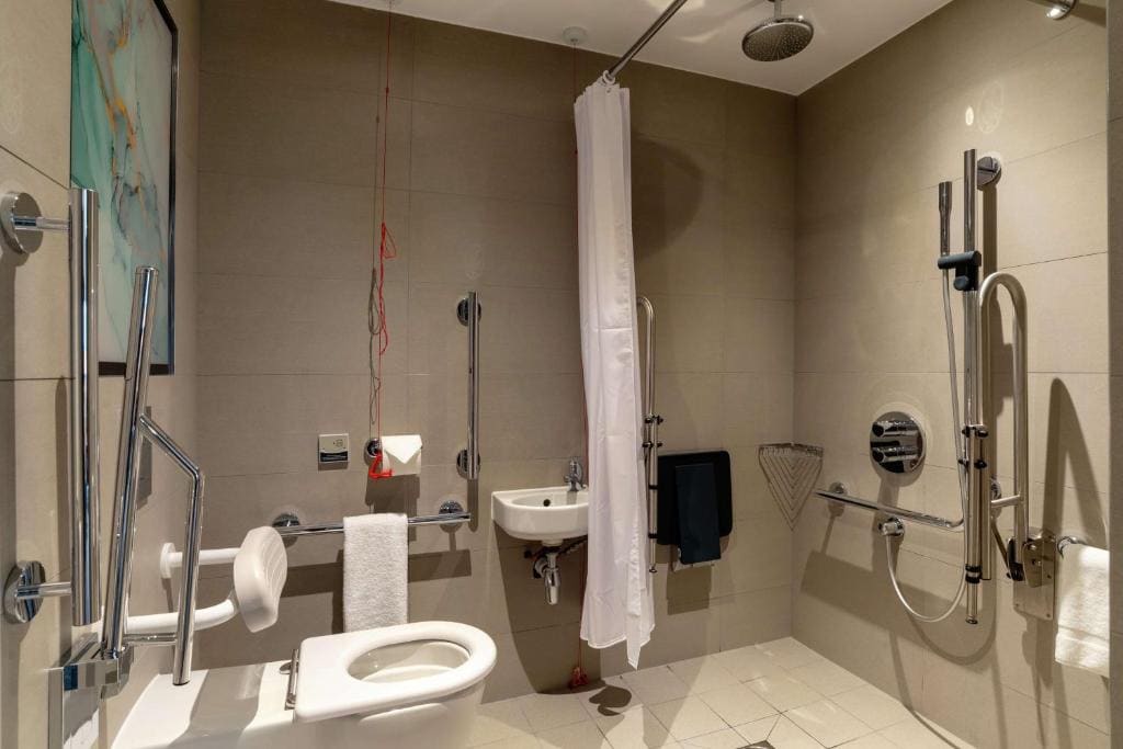 King Room - Mobility Accessible room - Image 3