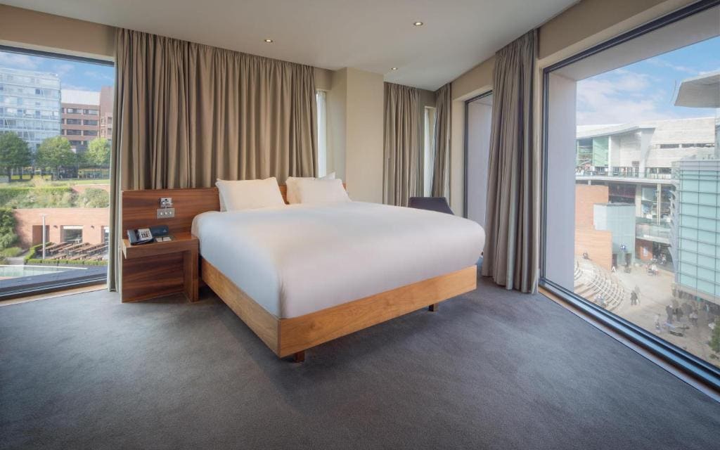 Corner King Suite room - Image 2
