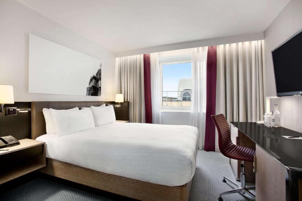 King Guest Room room - Image 1