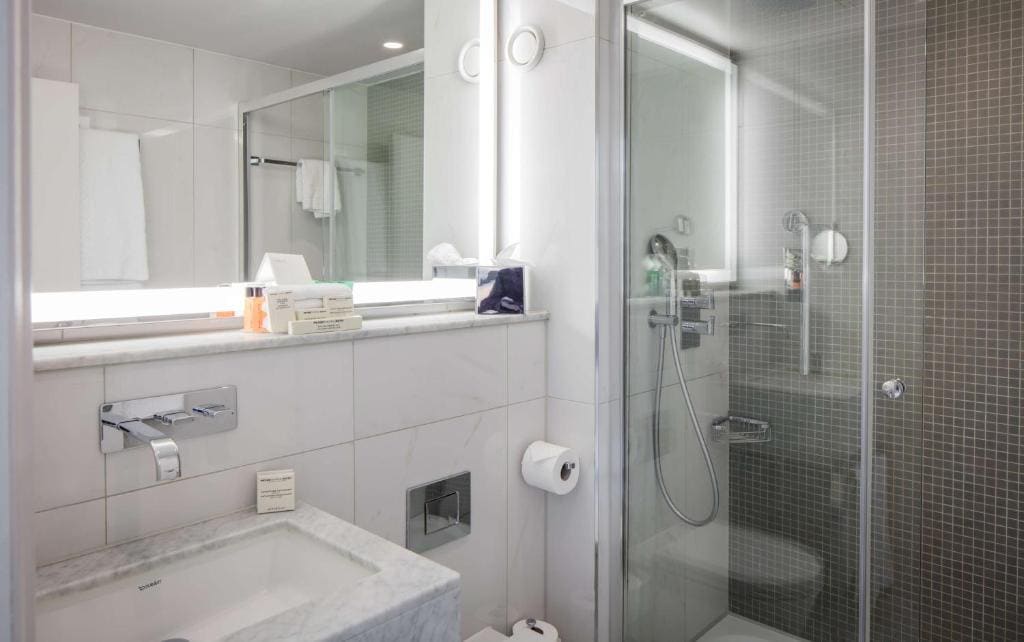 Deluxe Double Room with Two Double Beds room - Image 2