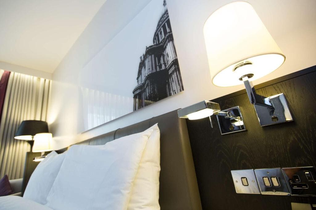 King Guest Room room - Image 2