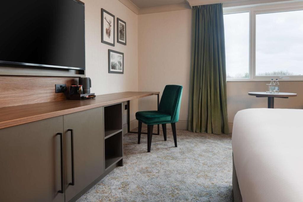 King Guest Room room - Image 2
