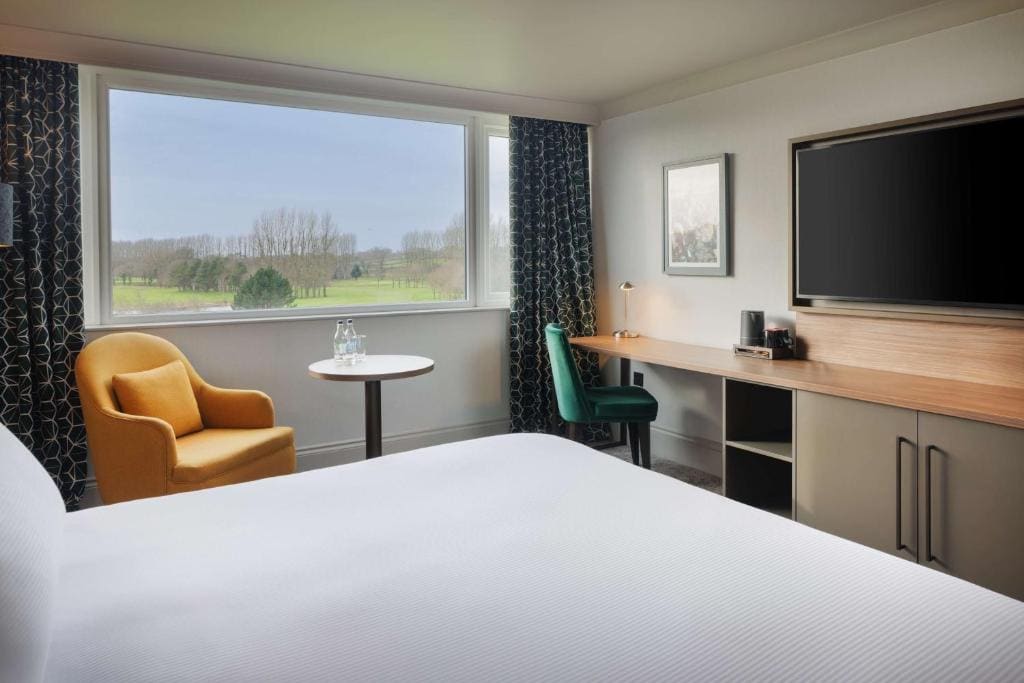 King Deluxe Room with Golf View room - Image 1