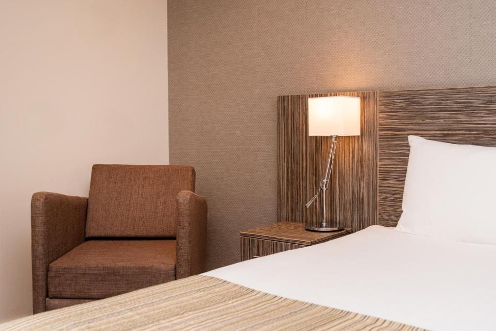 King Room with View - Non-Smoking room - Image 2