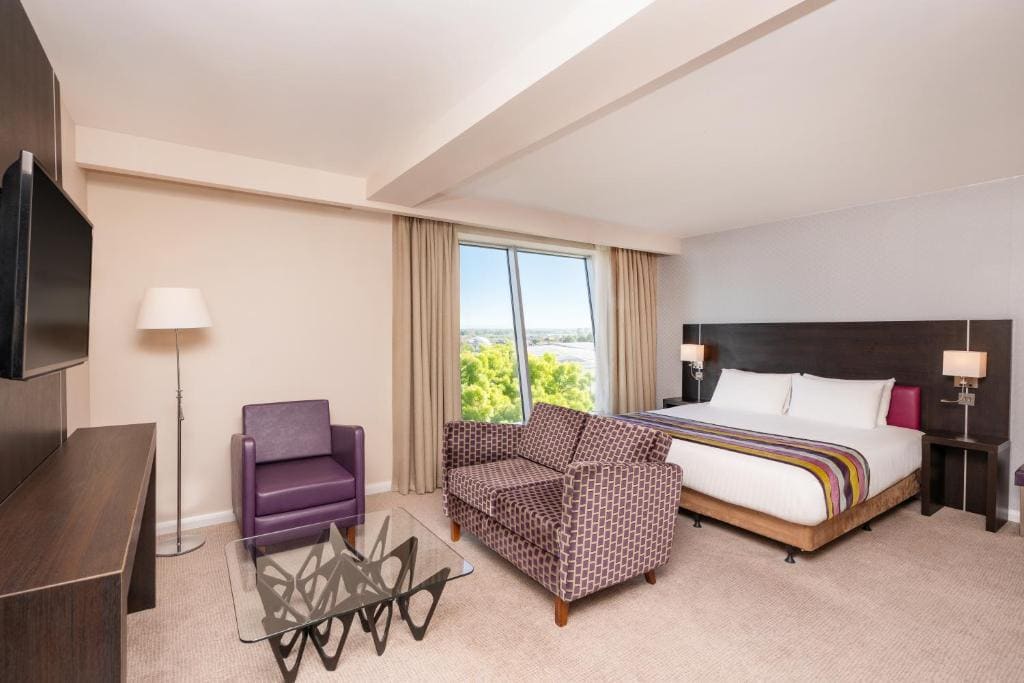 King Suite with Airport View room - Image 1