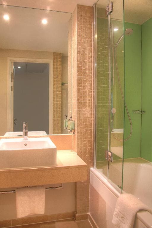 Premium King Room with City View room - Image 2