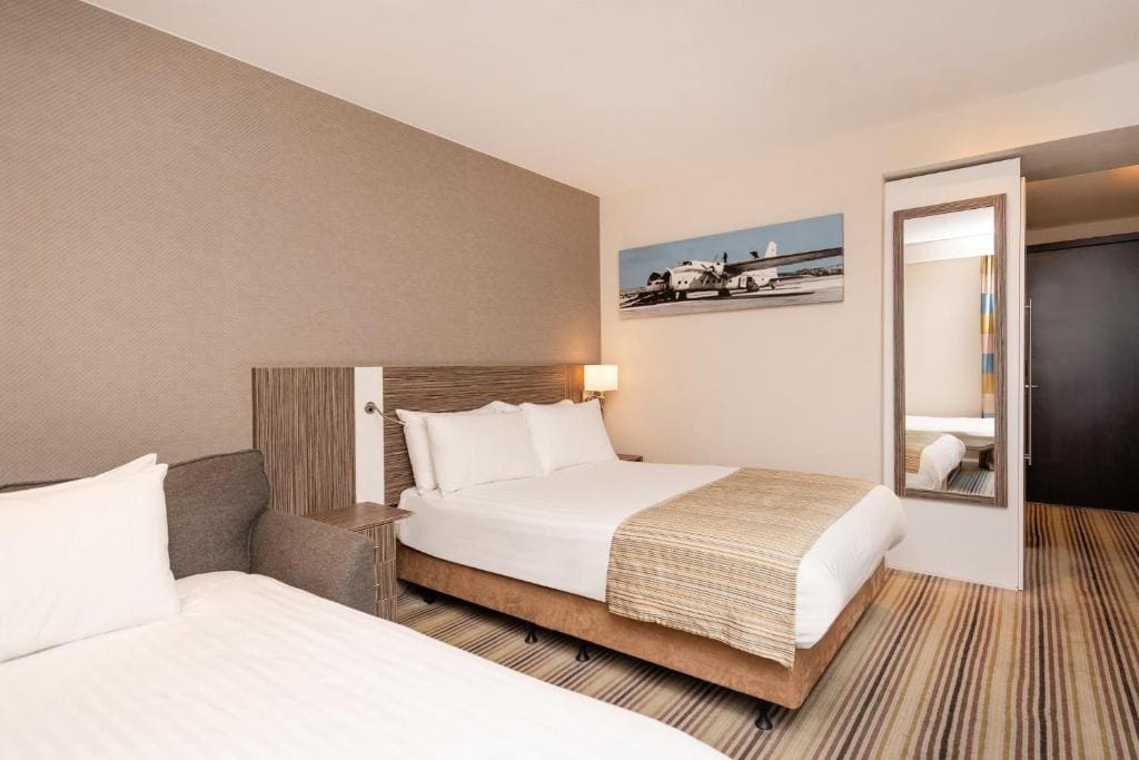 Standard Double Room with Single Sofa Bed room - Image 2