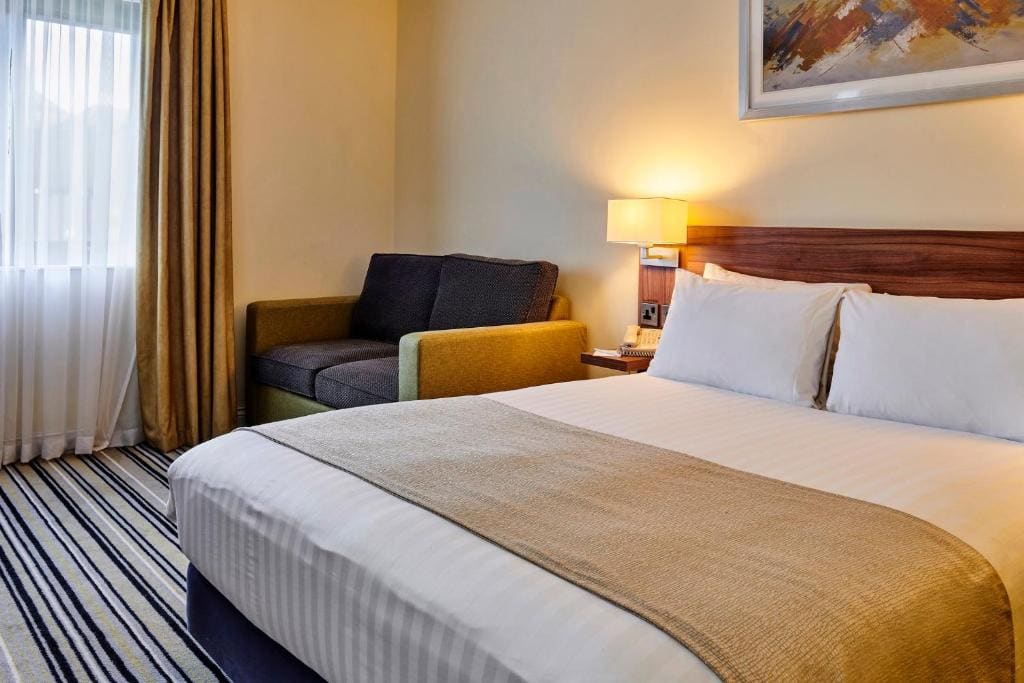 Standard King Room with Sofa Bed room - Image 1
