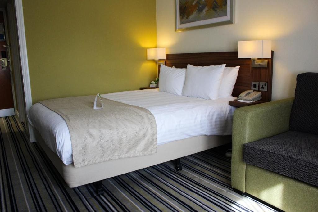 Standard King Room with Sofa Bed room - Image 3