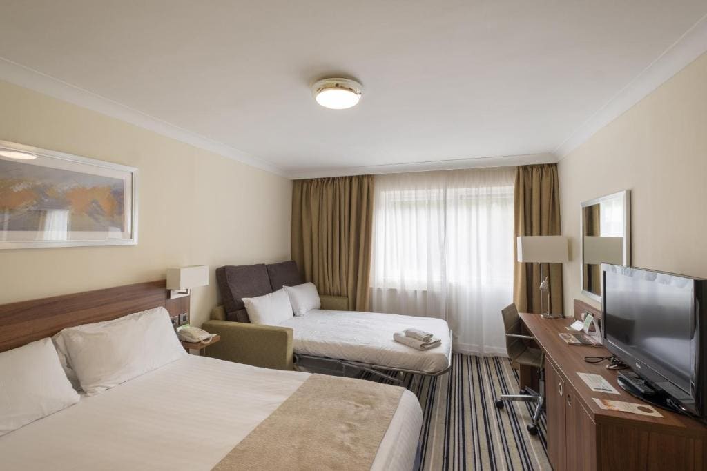 Standard Double Room with Sofa Bed room - Image 1