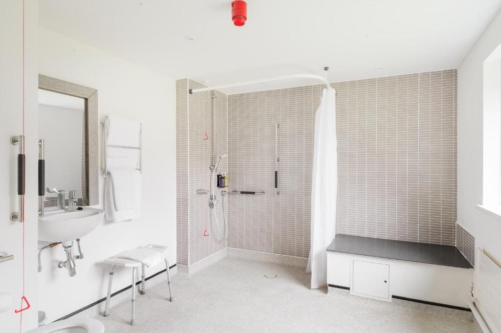 Standard Room with Two Single Beds - Accessible room - Image 3