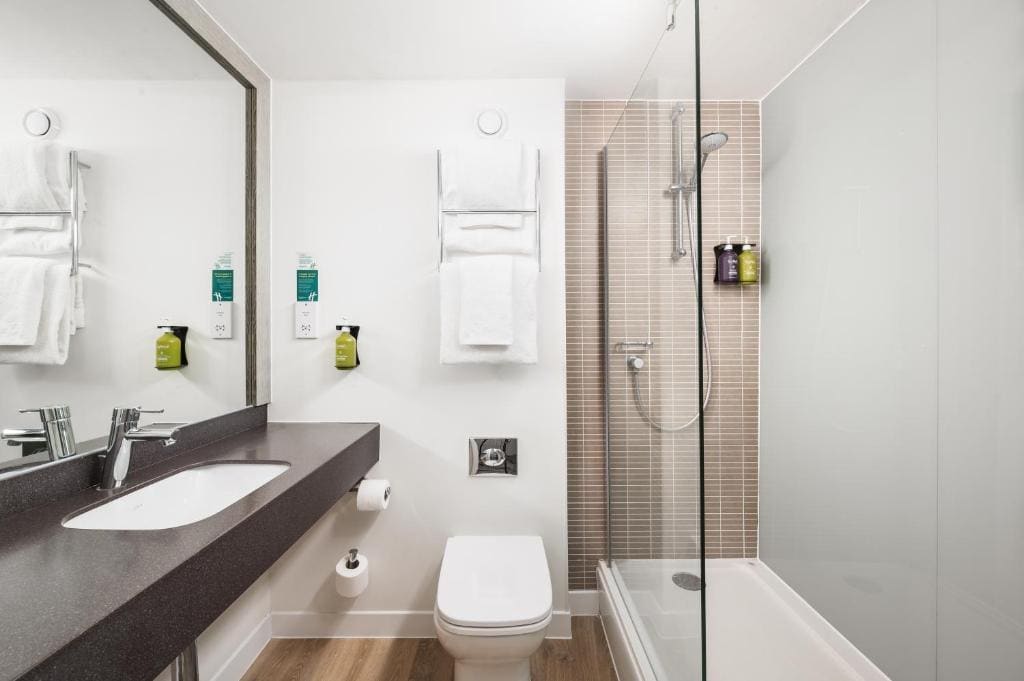 Suite with Single Sofa Bed room - Image 1