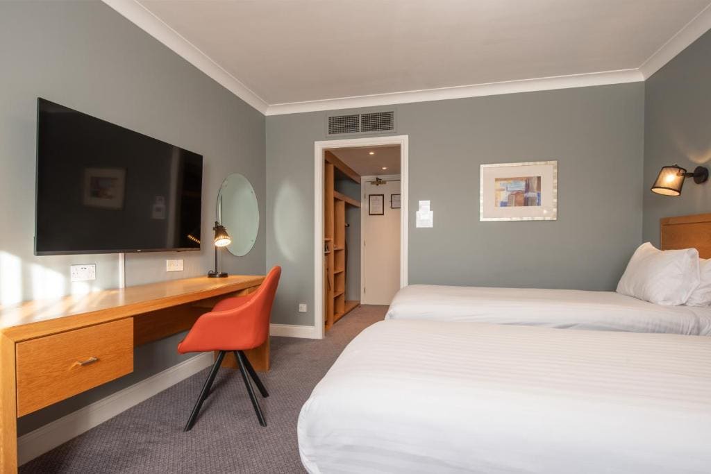 Standard Room with Two Single Beds room - Image 2