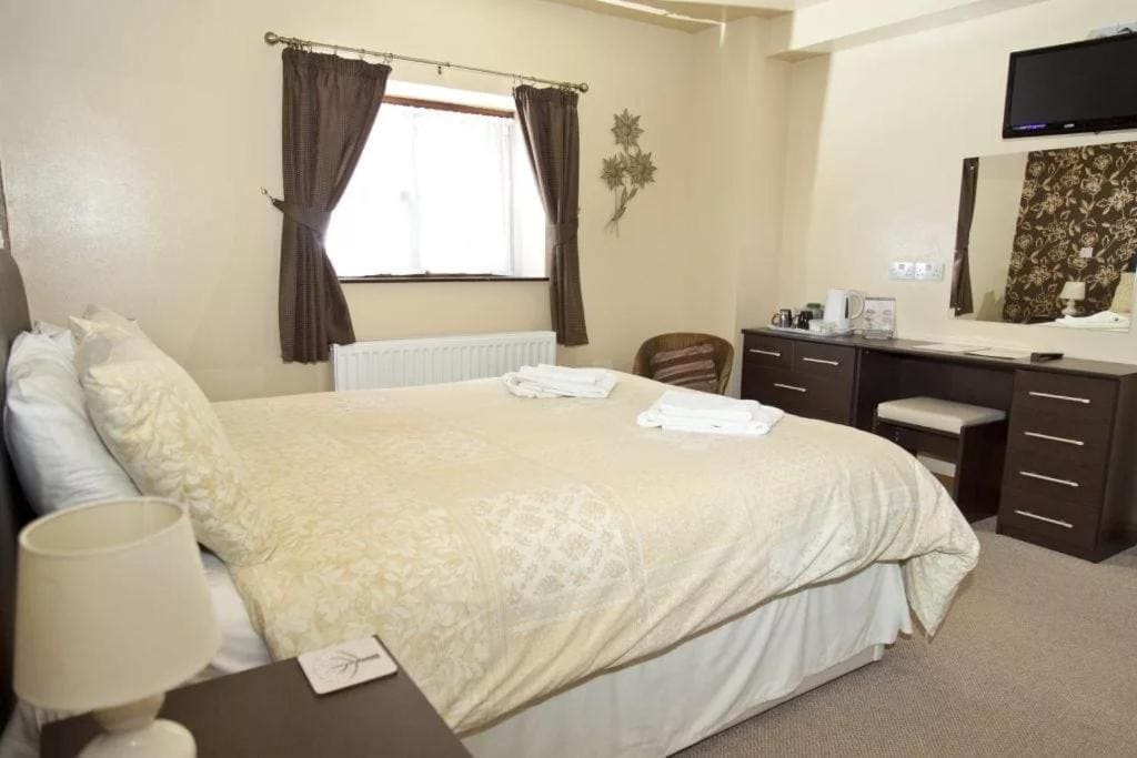 Double Room with Bathroom room - Image 3