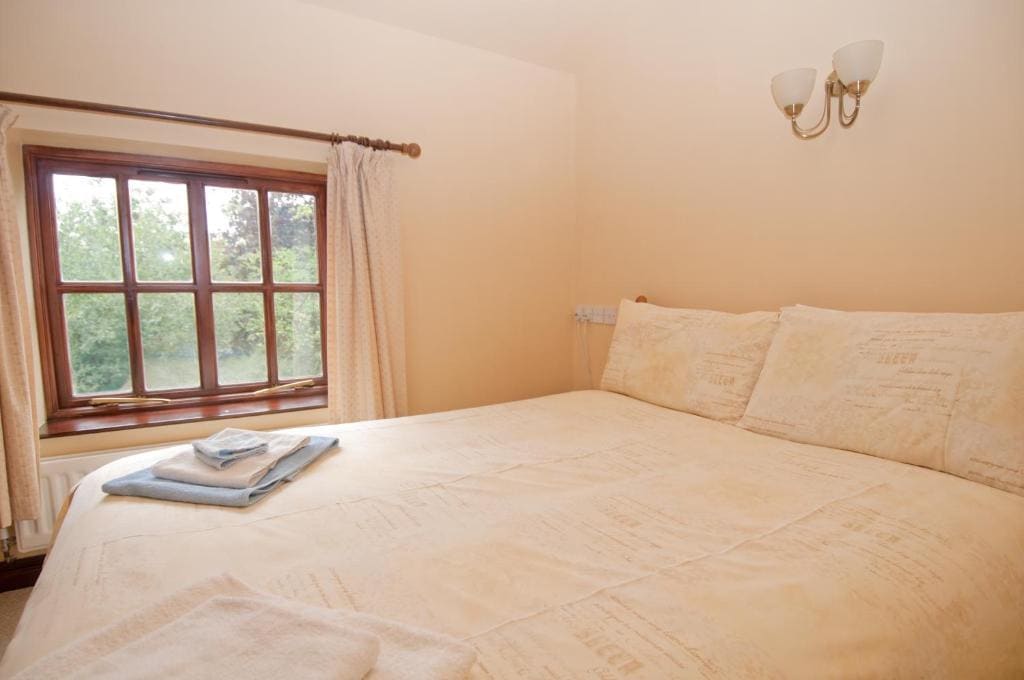 Double Room with Bathroom room - Image 2